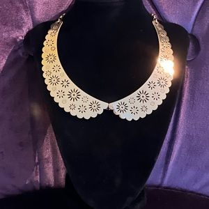 Kate Spade Peter Pan necklace barely worn!!